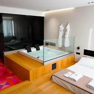 https://zoe-luxury-suites.catania-hotels.net